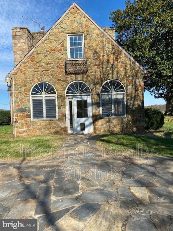 Building Photo - 7296 Fenton Farm Ln