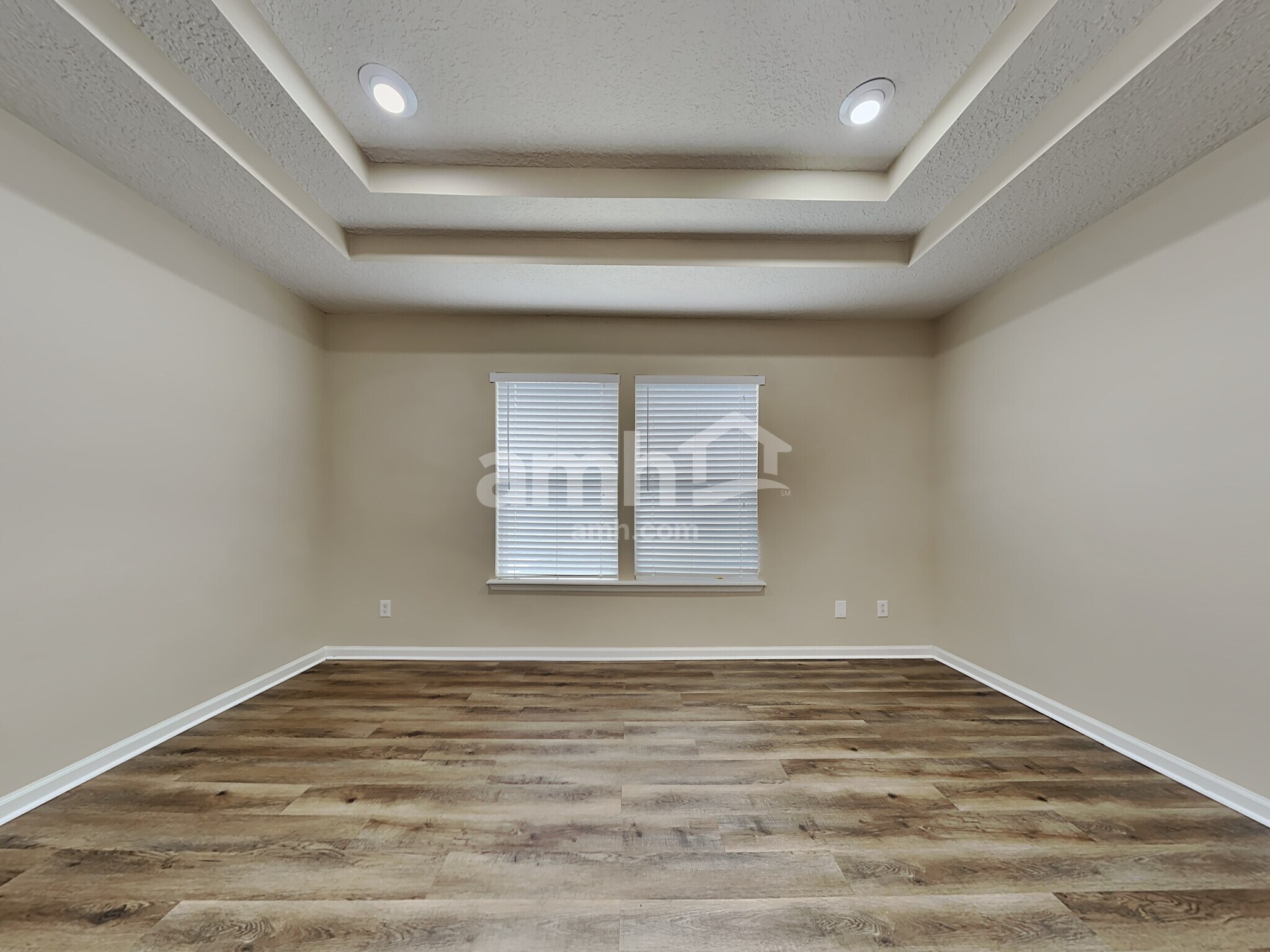 Building Photo - 12336 Deersong Dr N