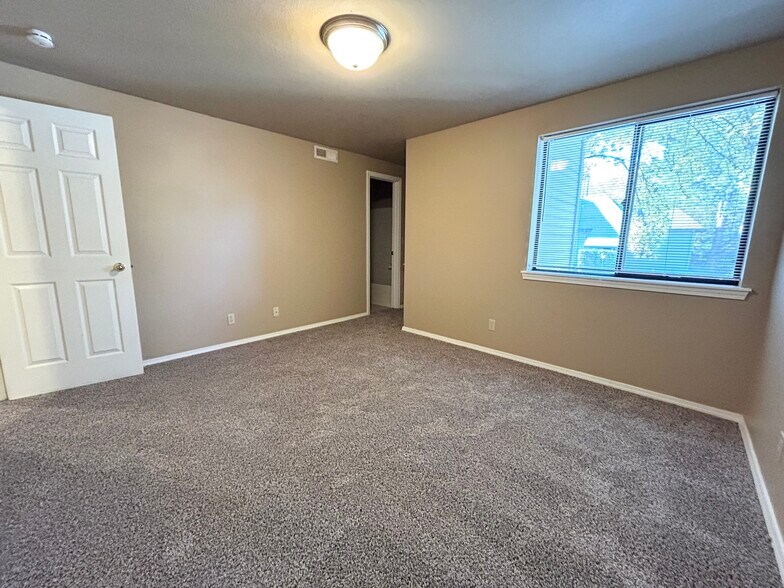 Building Photo - 3757 S Gekeler Ln