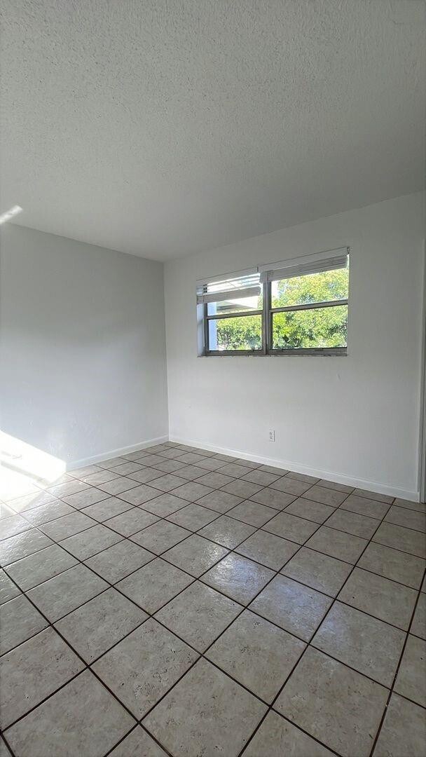 Building Photo - 140 NW 40th St