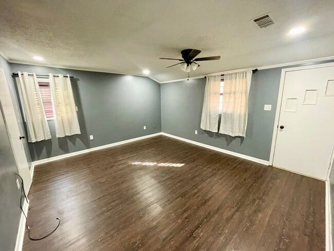 Building Photo - Spacious 4 bed 2 bath home for rent in Pearl!