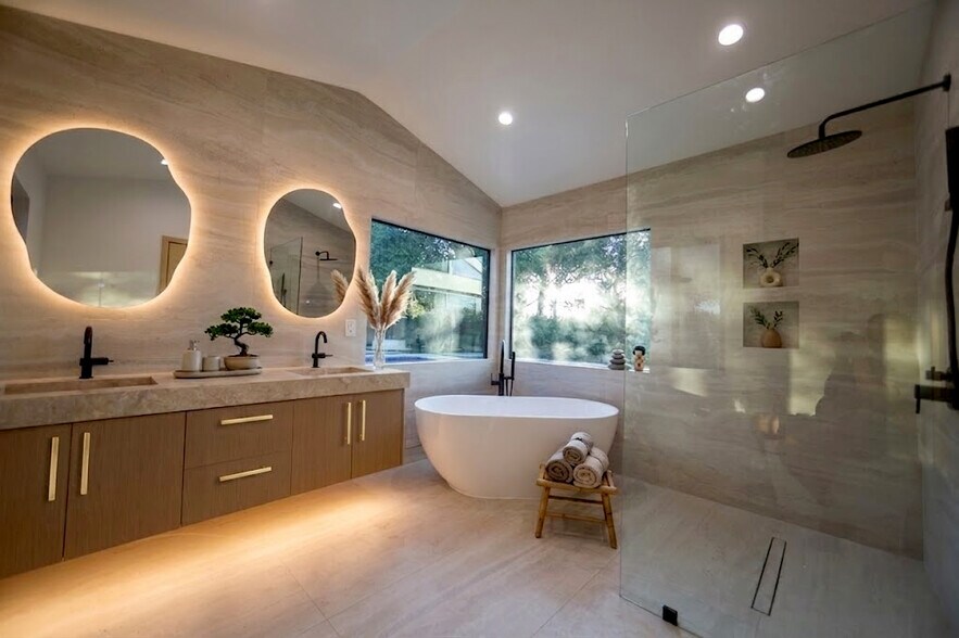 Building Photo - 4501 Canoga Dr