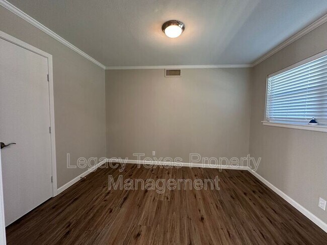 Building Photo - 3613 Wedghill Way