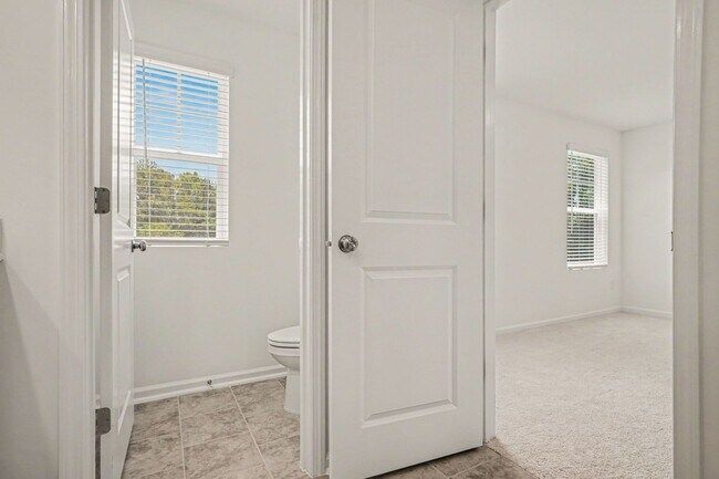 Building Photo - Brand-New Townhome Living in Raleigh!
