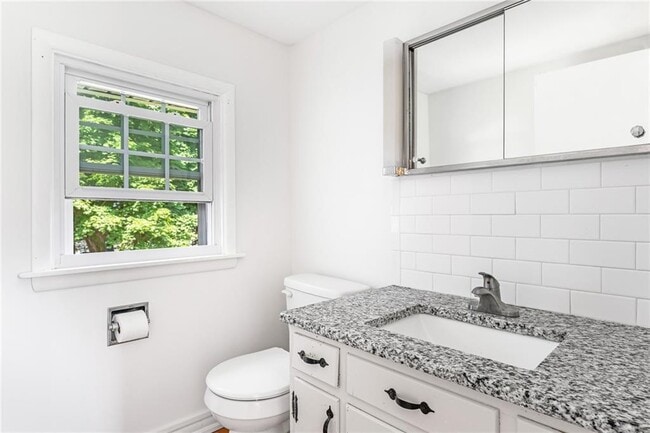 Building Photo - 214 Highland Rd