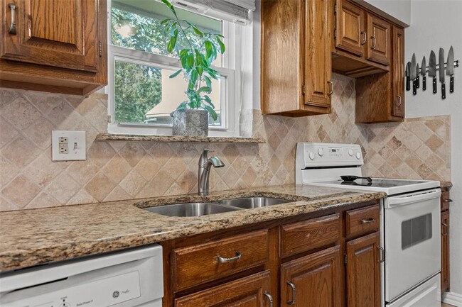 Building Photo - 1106 Lockridge-