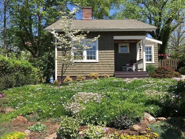 Building Photo - Comfortable and Spacious Rental Opportunity