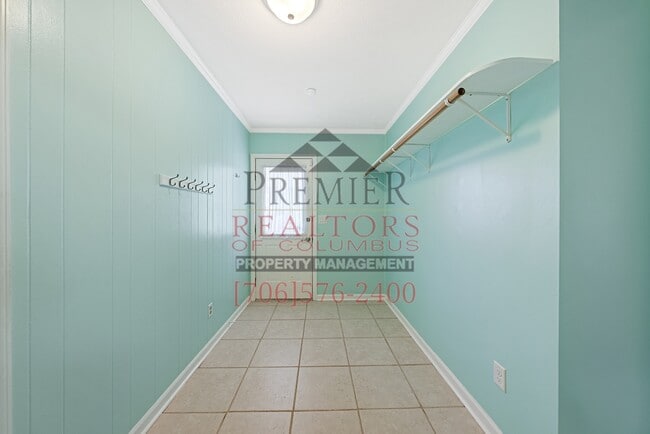 Building Photo - 5100 Sequoia Dr