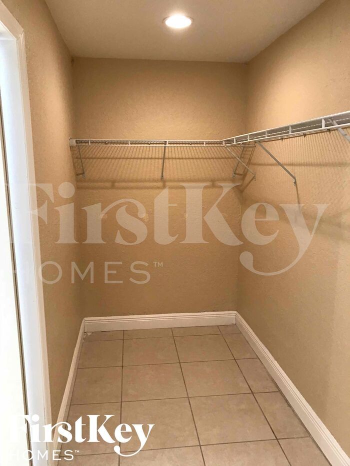 Building Photo - 12126 Dakota Woods Ln