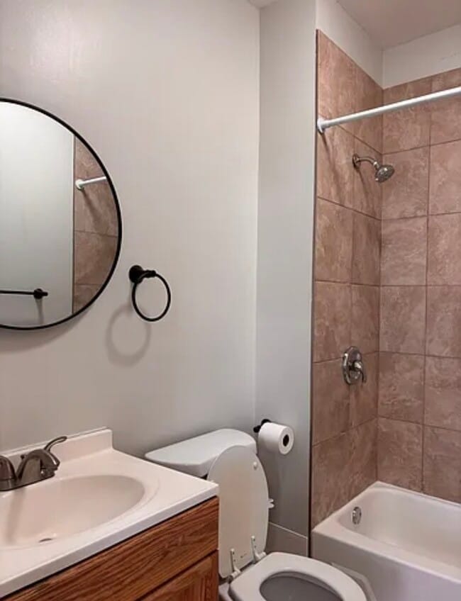 Building Photo - 1533 W 17th St