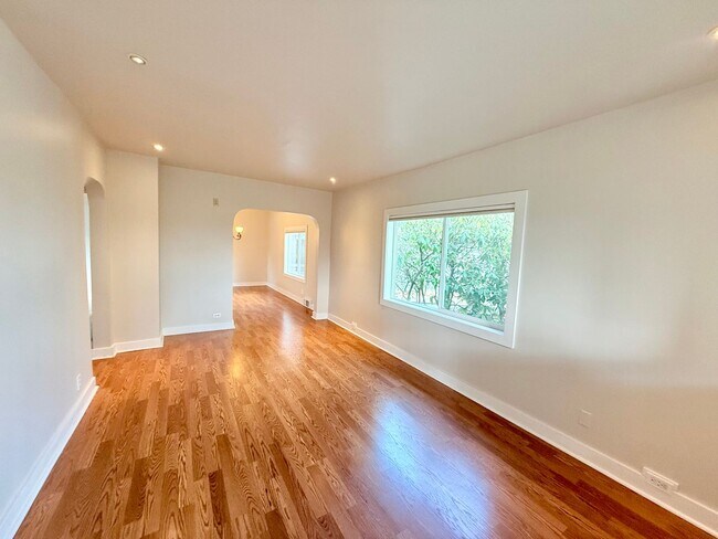 Building Photo - North Queen Anne Home