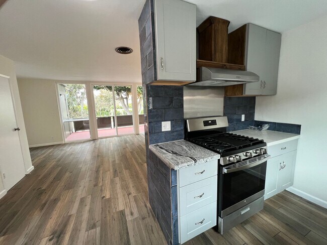 Building Photo - SHORECREST4112-4116