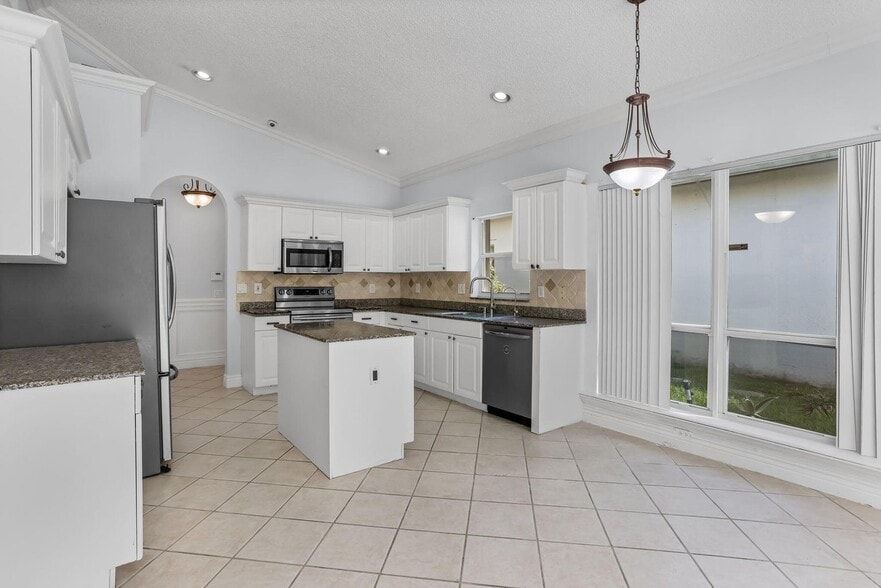 Building Photo - 7607 Colony Lake Dr