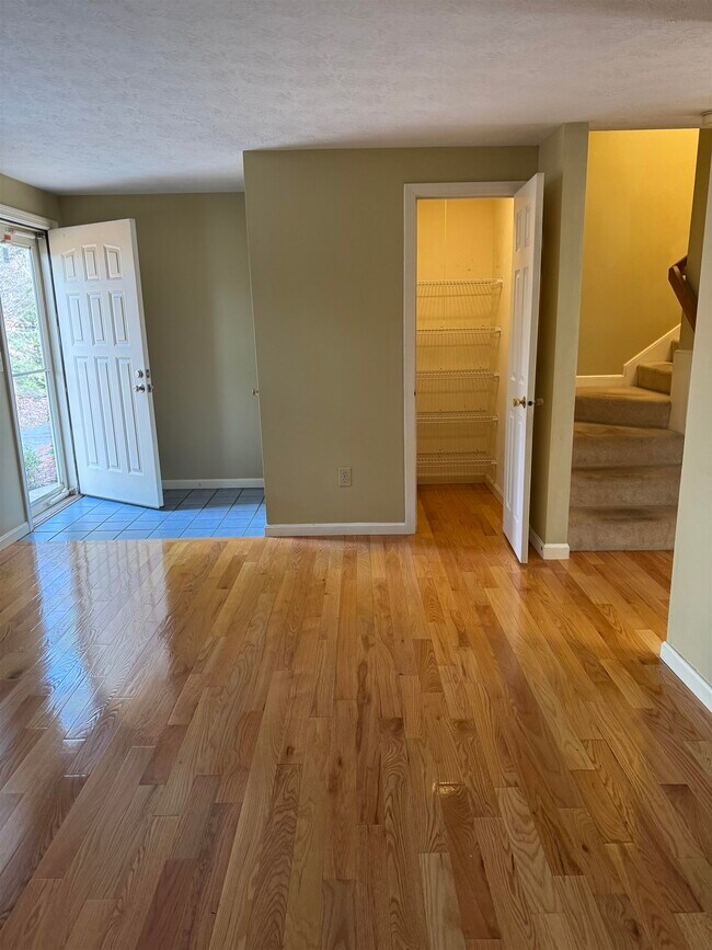 Building Photo - 16 High Bridge Hl