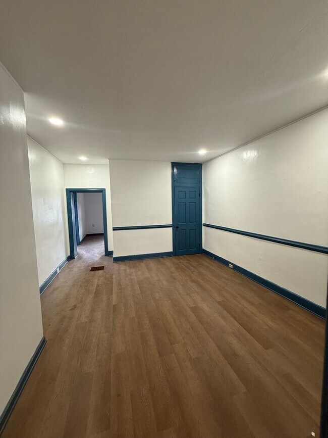Building Photo - Spacious 6-Bedroom Home for Rent – $2,750/Month + Utilities