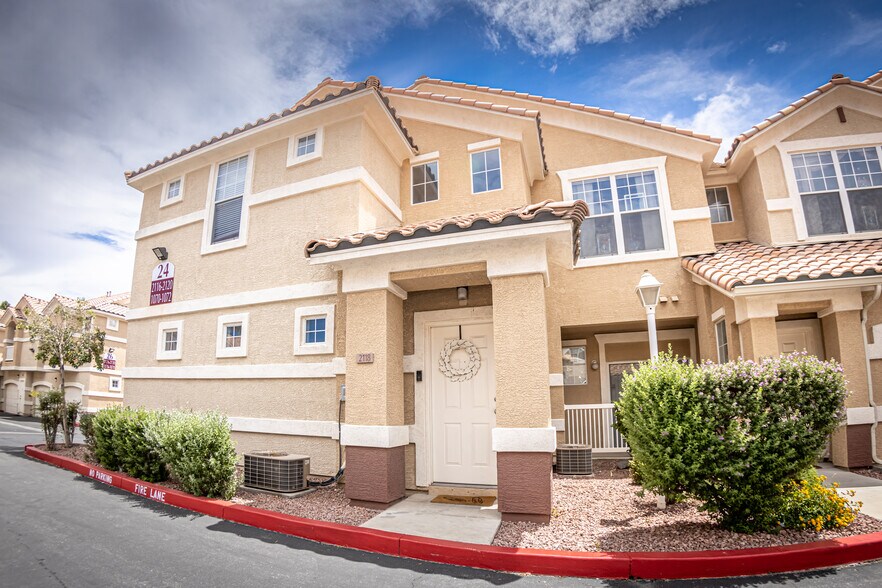 Building Photo - 5855 Valley Dr