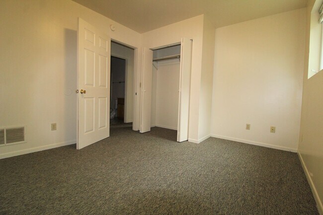 Building Photo - 85 Mason St