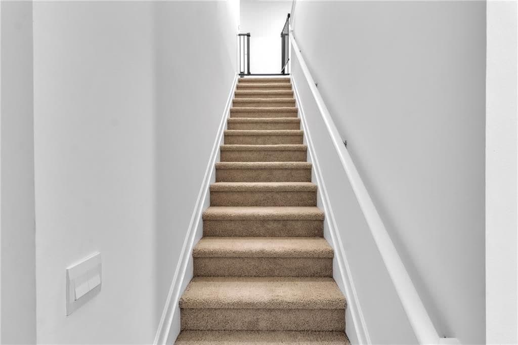 Building Photo - 1560 Gray Br Dr