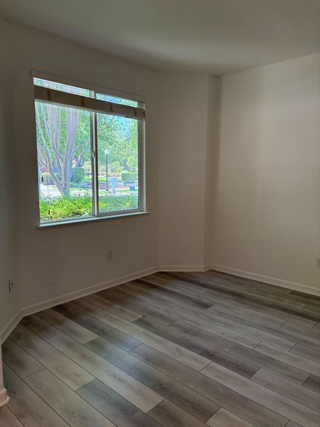 Building Photo - Beautiful & Bright Home in Peaceful 55+ Sa...
