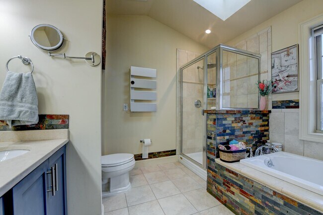 Building Photo - 1625 Paterson Plank Rd