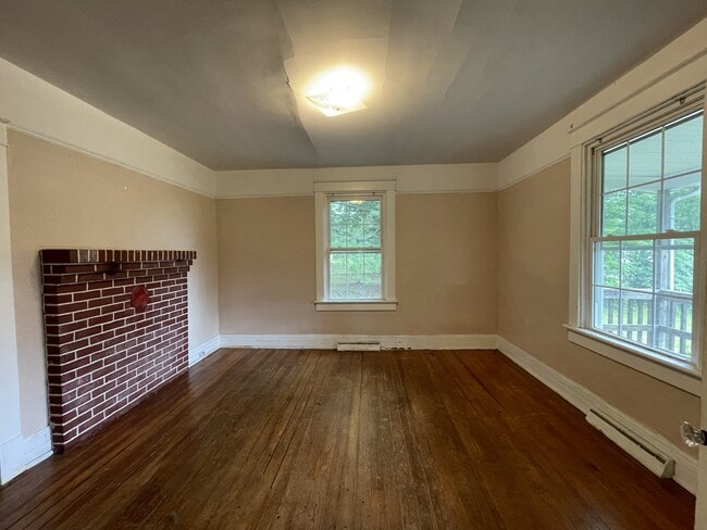 Building Photo - 169 Crescent Ln