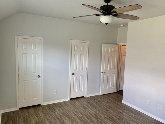 Building Photo - 3910 Falvel Cove Dr
