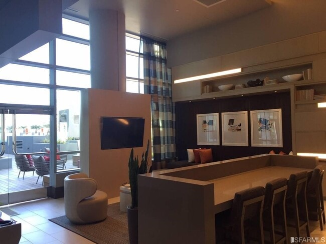 Building Photo - 718 Long Bridge St