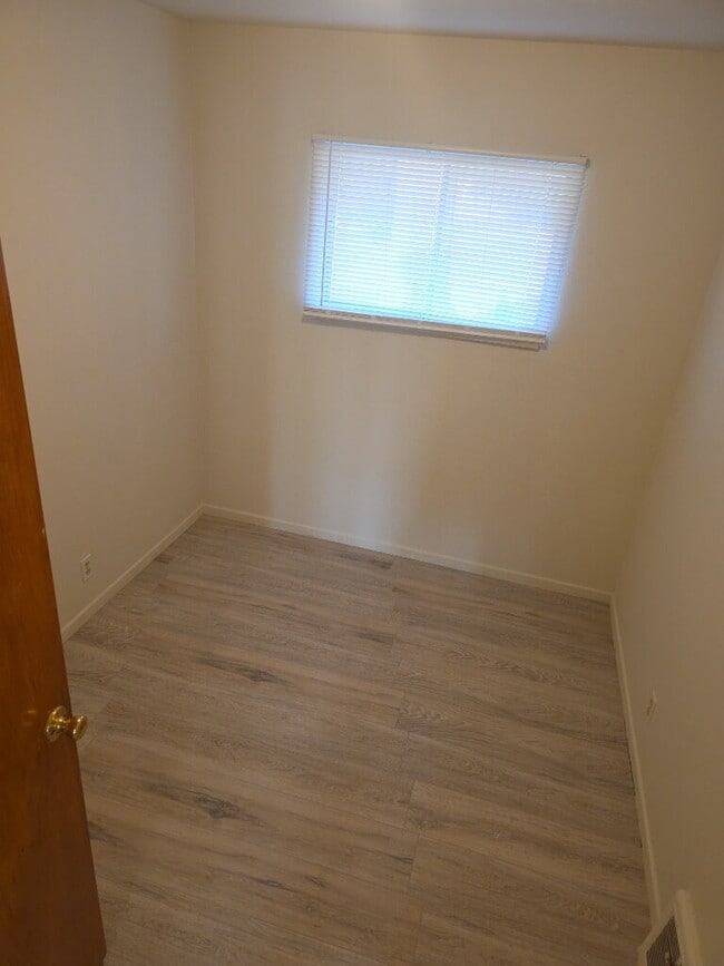 Building Photo - Your Next Home Awaits! Stylish 3-Bed on Perthshire Rd – Move-In Ready