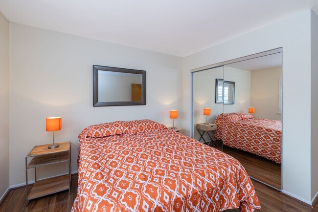 Building Photo - 4355 Diamond St