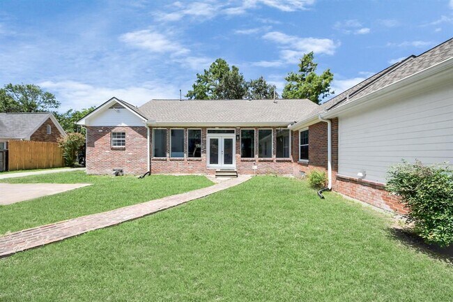 Building Photo - 6622 Park Ln