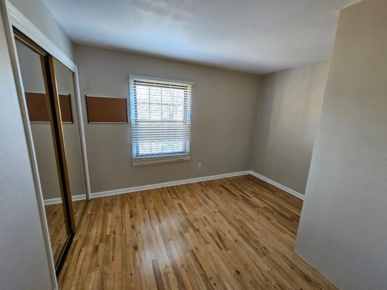 Building Photo - 1238 Pennsbury Blvd