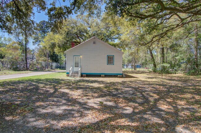 Building Photo - 1840 Dillway St