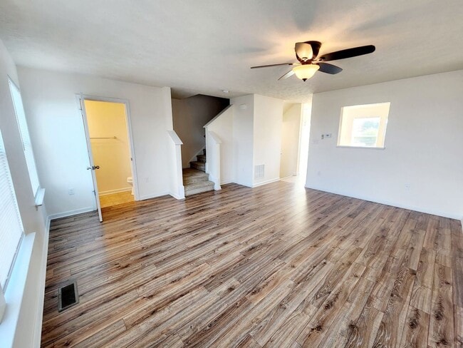 Building Photo - 3 bed/2.5 bath Townhouse in Westover - Ava...