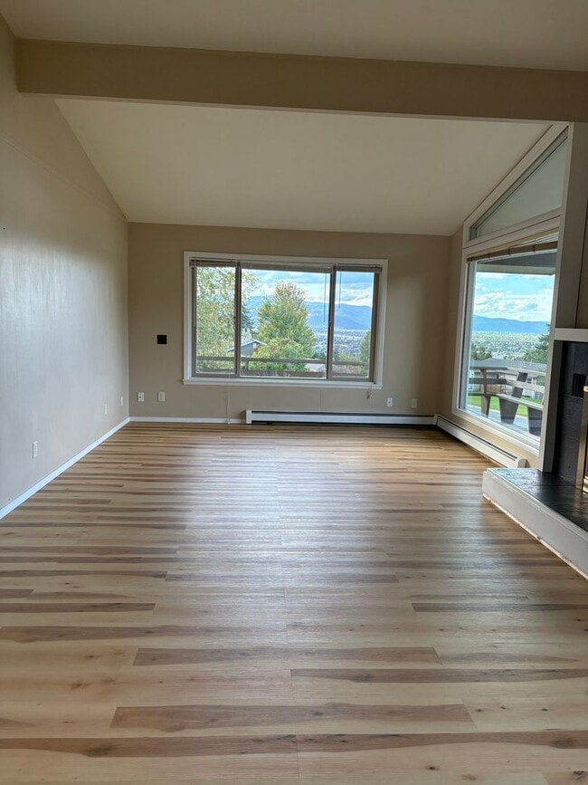 Building Photo - Stunning South Missoula Home with Views fo...
