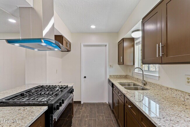 Building Photo - 2608 Dan Sikes Dr