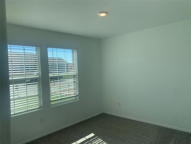 Building Photo - 530 Jack Ryan
