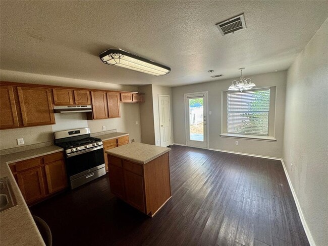 Building Photo - 295 Strawn