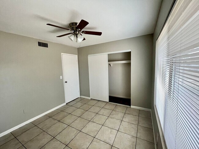 Building Photo - 3bd 2ba Townhouse - Recently Remodel!