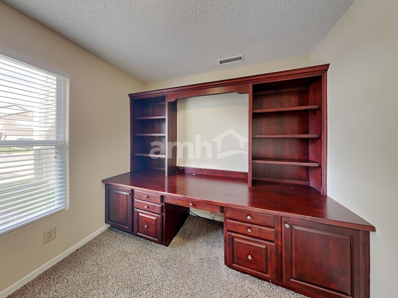 Building Photo - 717 Hickory Pine Dr