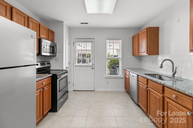 Building Photo - 17311 Villanova Rd