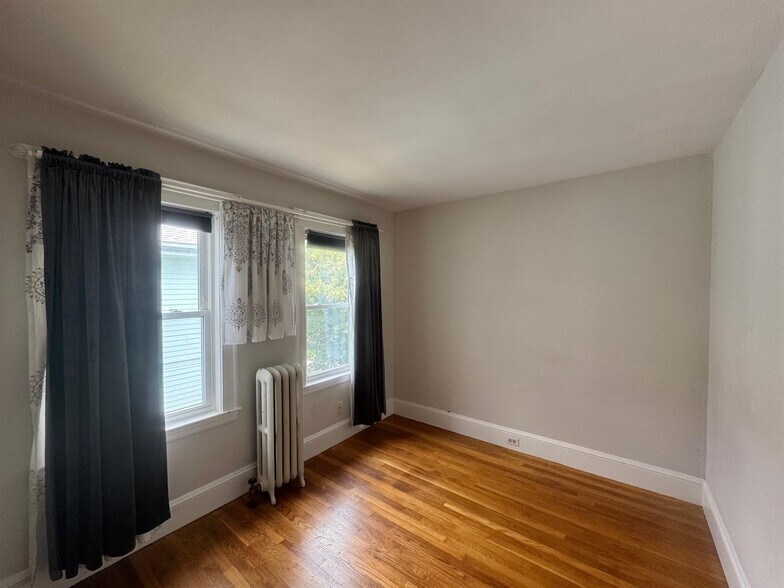 Building Photo - 48 Standish St