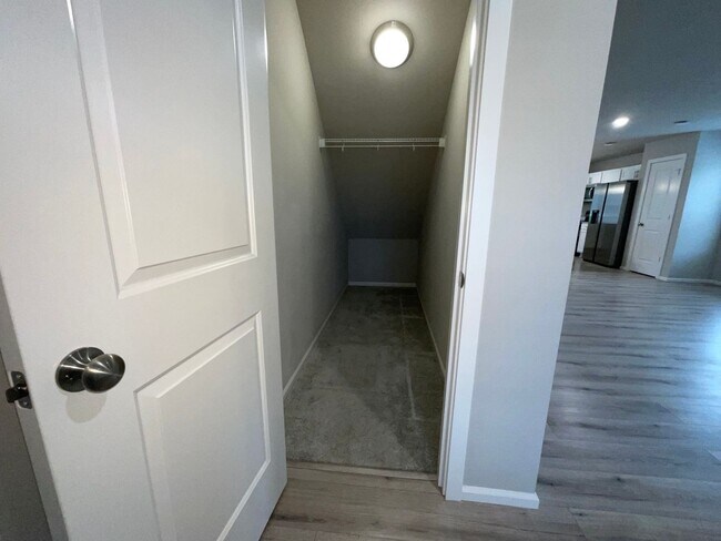 Building Photo - Beautiful 4 Bedroom, 2.5 Bath Home Availab...