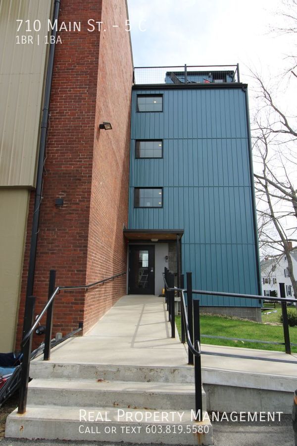 Building Photo - 710 Main St