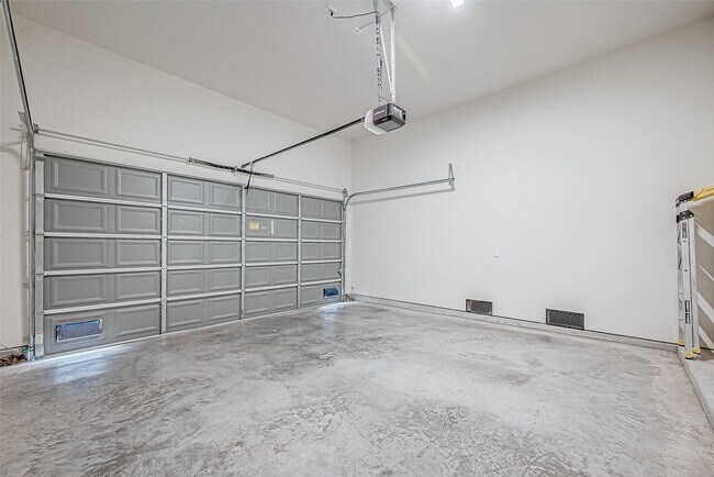 Building Photo - 6021 Cypress St