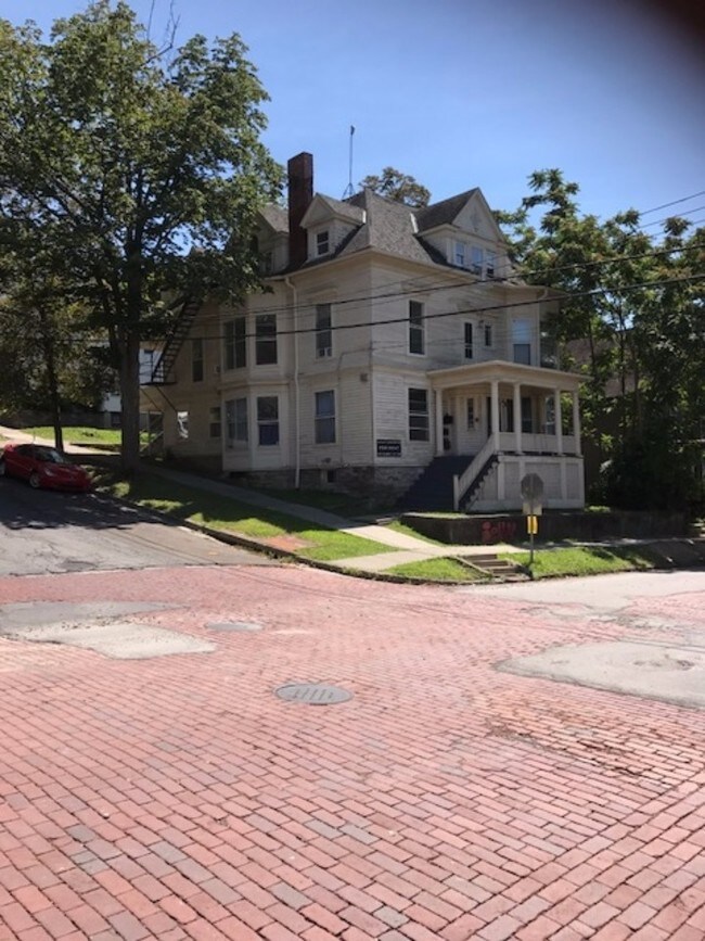 Primary Photo - 119 Stewart Ave