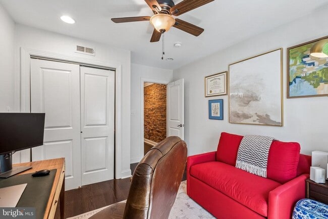 Building Photo - 1816 Dickinson St