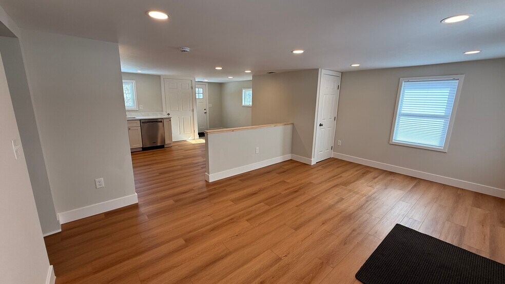 Building Photo - 193 Sidney Rd