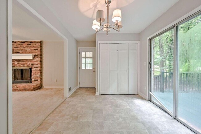 Building Photo - 4377 Vintage Ln
