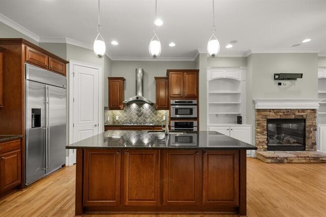 Building Photo - 395 Laurent St NW