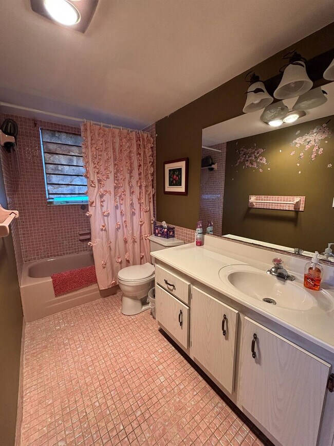 Building Photo - 4751 NW 21st St